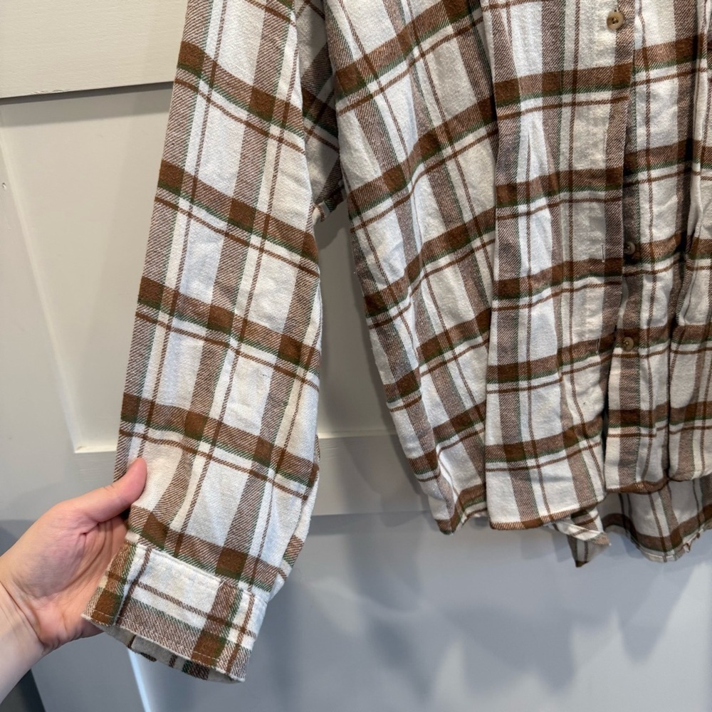 Rue21 Women’s White and Brown Plaid Flannel - Picture 3 of 6